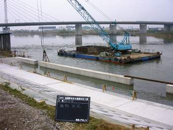 水中掘削　新潟市信濃川
